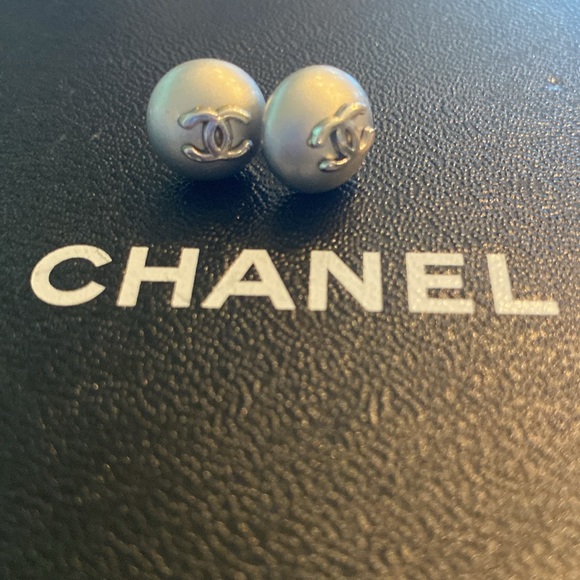 🥹RARE AUTHENTIC 2004 VINTAGE CHANEL EARRINGS!!!!!!!! - Picture 12 of 12